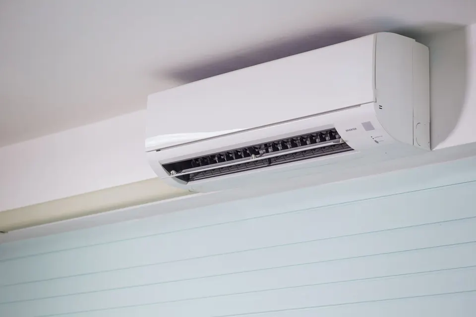 Binnenunit van een split-airco aan de wand