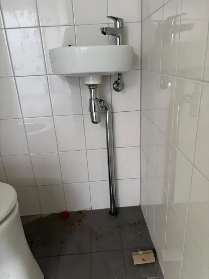 Fonteintje met kraan en sifon, werk van PandFix